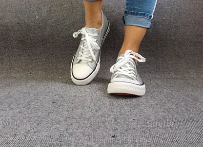Paire de baskets silver métallisées style Converse