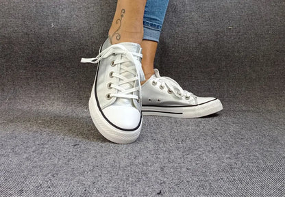 Vue dessus baskets basses silver métallisées femme