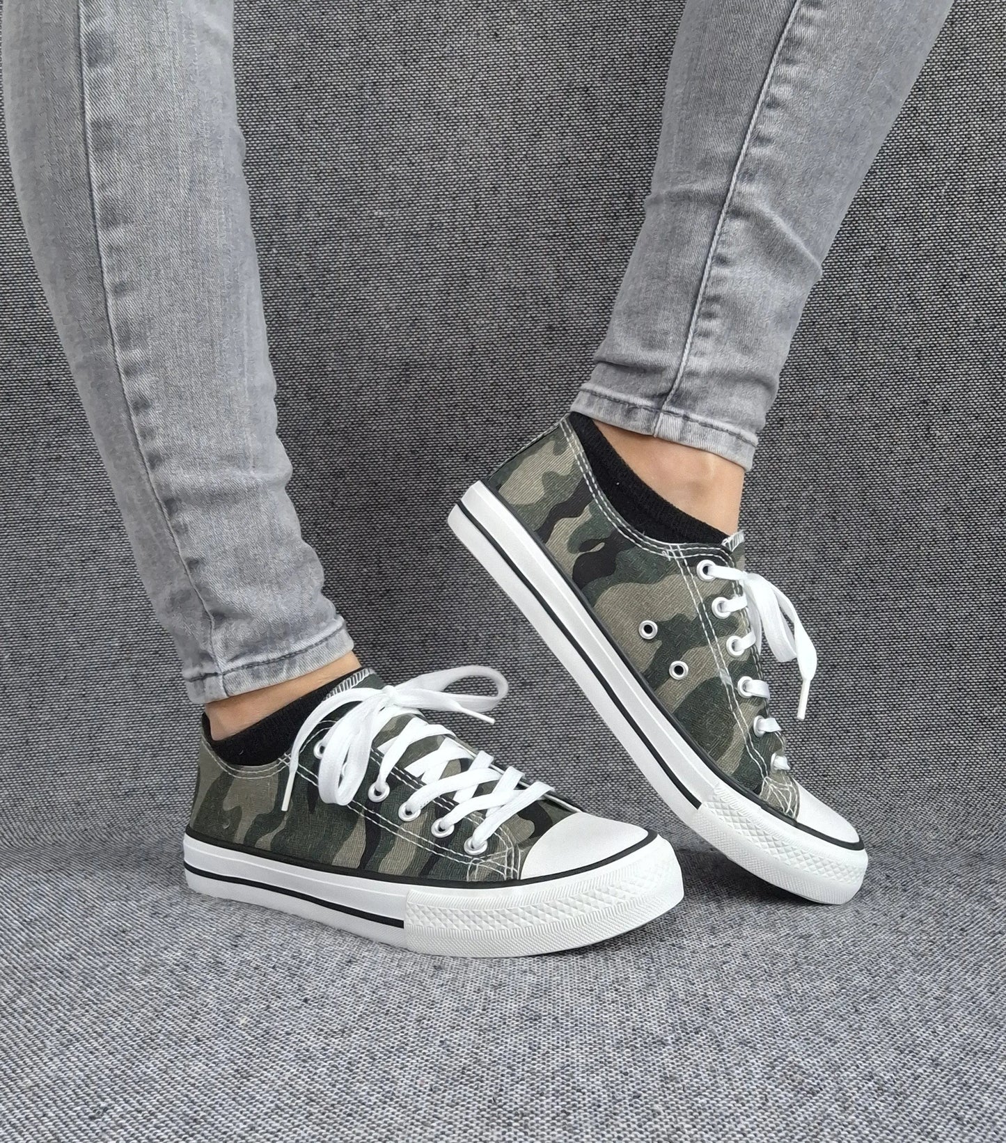 Baskets basses toile kaki camouflage style Converse pour femme