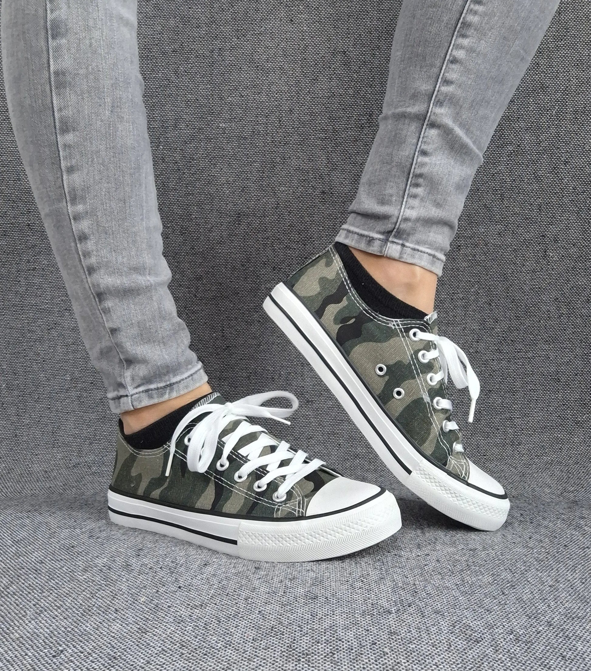 Baskets basses toile kaki camouflage style Converse pour femme