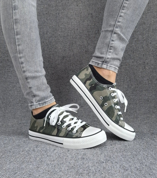 Baskets basses toile kaki camouflage style Converse pour femme
