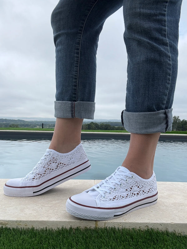 Baskets blanches dentelle femme style converse vue face