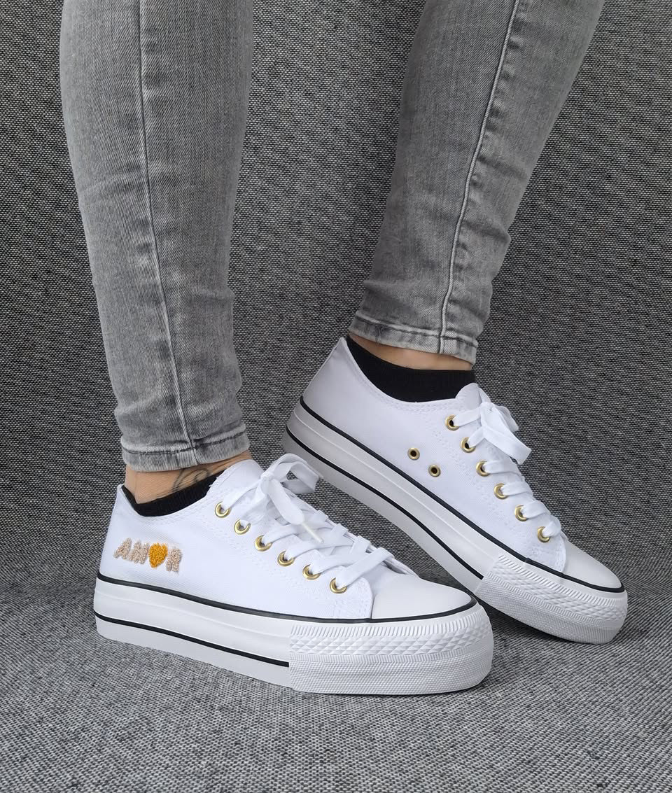 Chaussures baskets basses en toile blanche avec inscription “Amor” style converse Le Petit Placard