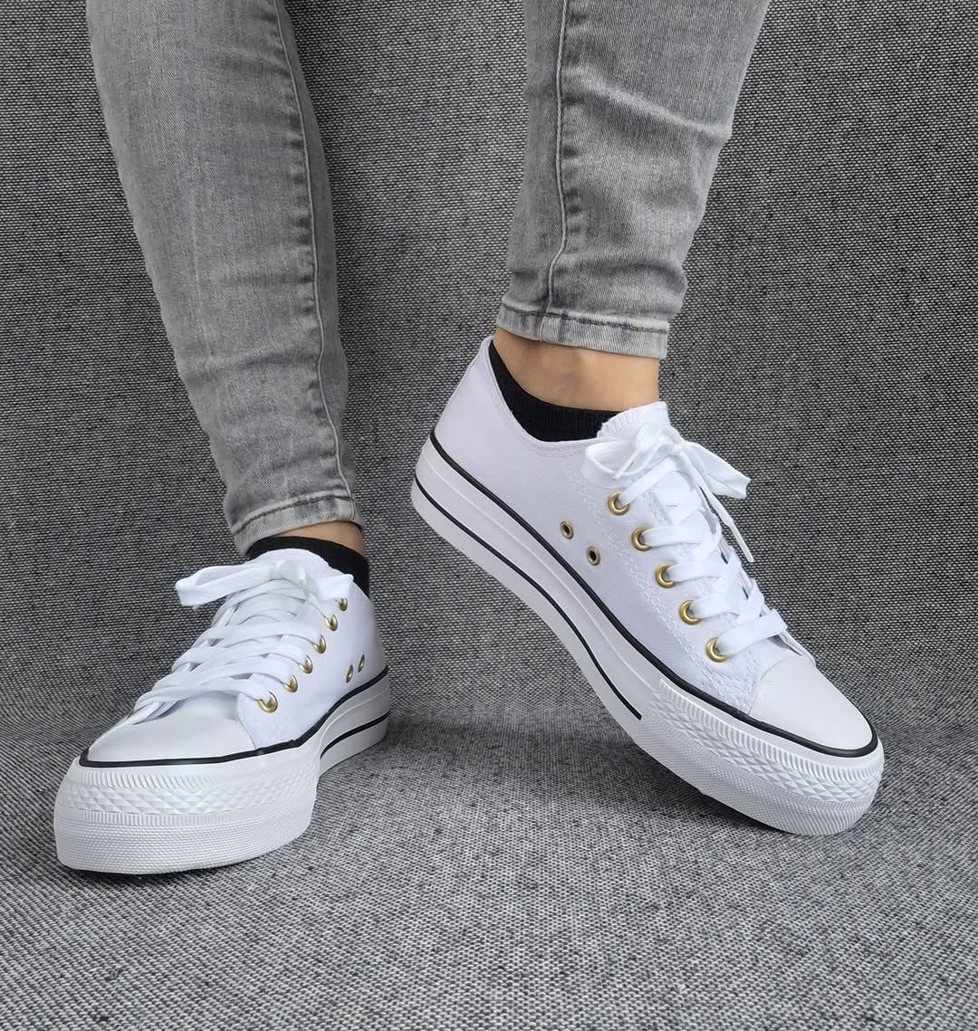 Chaussures baskets basses en toile blanche avec inscription “Amor” style converse Le Petit Placard