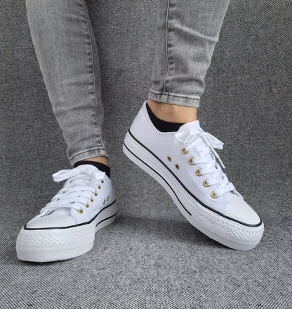 Chaussures baskets basses en toile blanche avec inscription “Amor” style converse Le Petit Placard