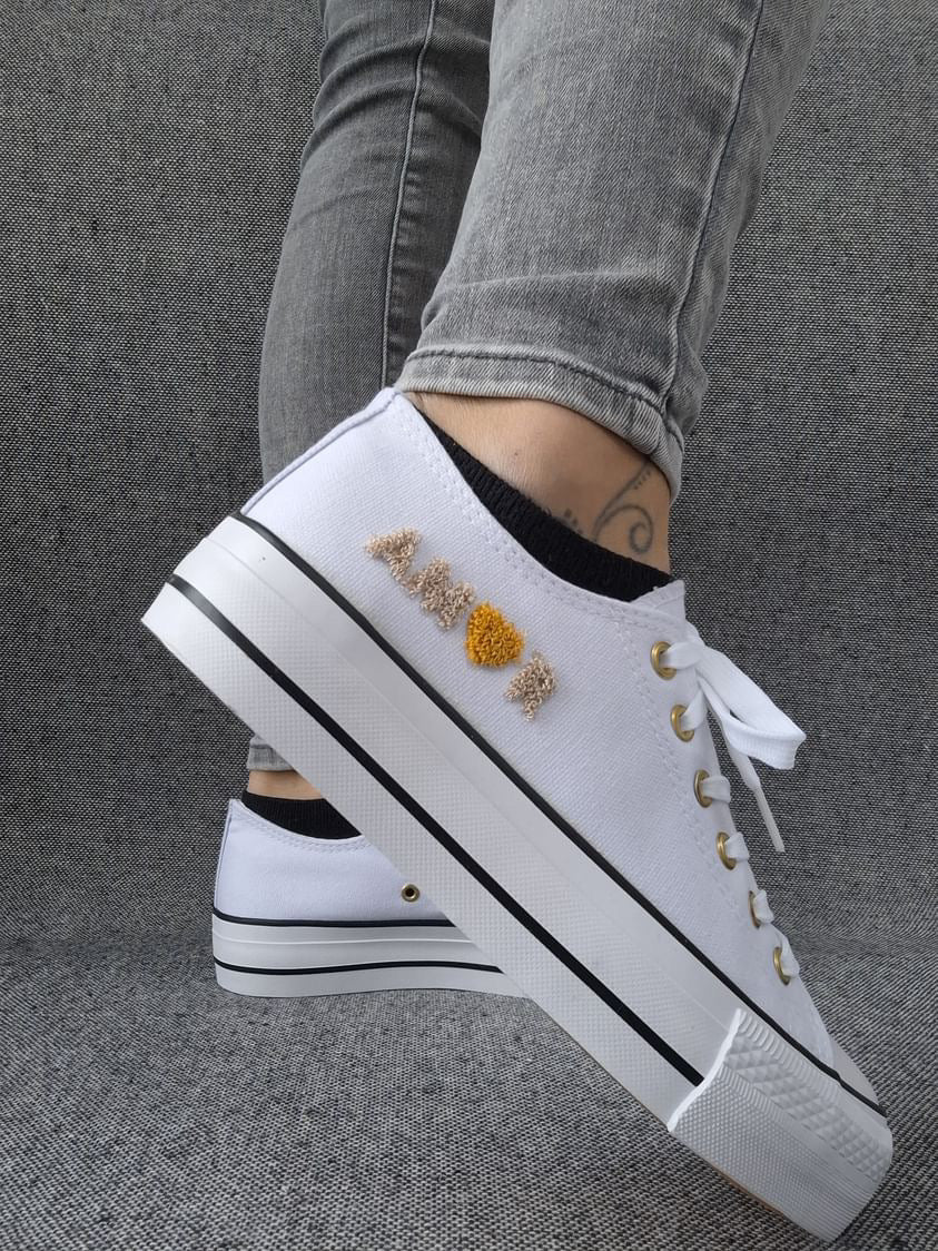 Chaussures baskets basses en toile blanche avec inscription “Amor” style converse Le Petit Placard