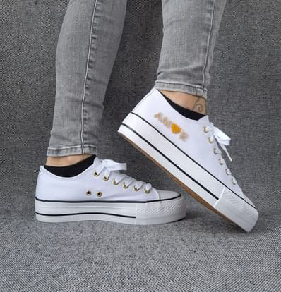Chaussures baskets basses en toile blanche avec inscription “Amor” style converse Le Petit Placard