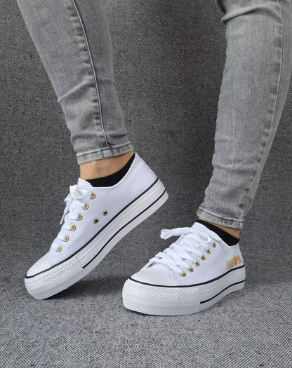 Chaussures baskets basses en toile blanche avec inscription “Amor” style converse Le Petit Placard