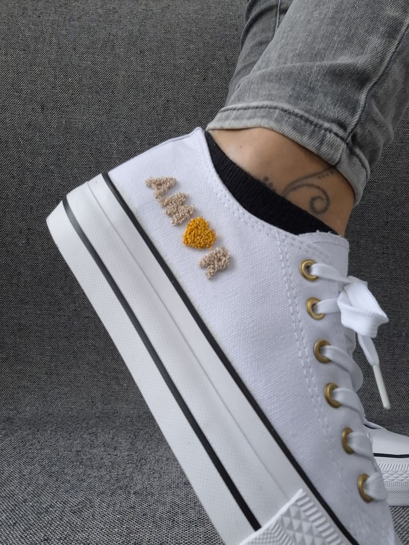 Chaussures baskets basses en toile blanche avec inscription “Amor” style converse Le Petit Placard