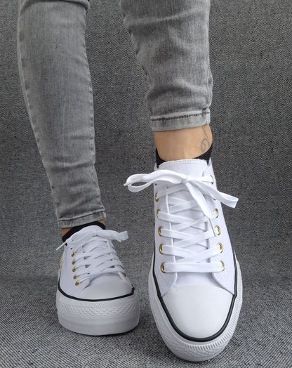 Chaussures baskets basses en toile blanche avec inscription “Amor” style converse Le Petit Placard