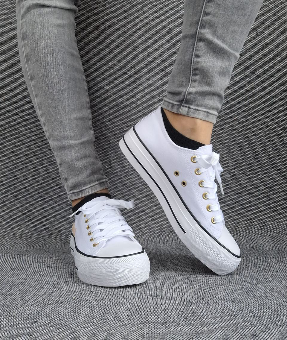 Chaussures baskets basses en toile blanche avec inscription “Amor” style converse Le Petit Placard