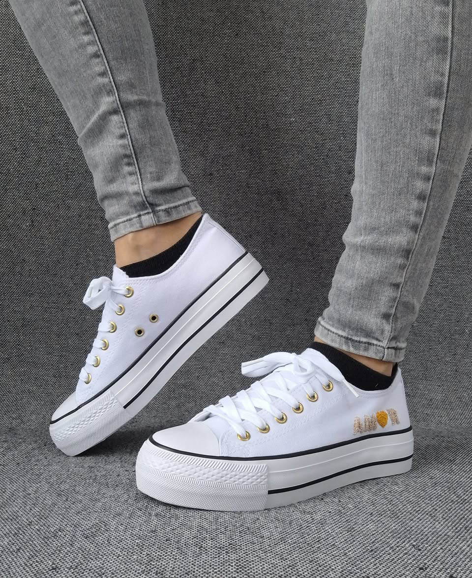 Chaussures baskets basses en toile blanche avec inscription “Amor” style converse Le Petit Placard