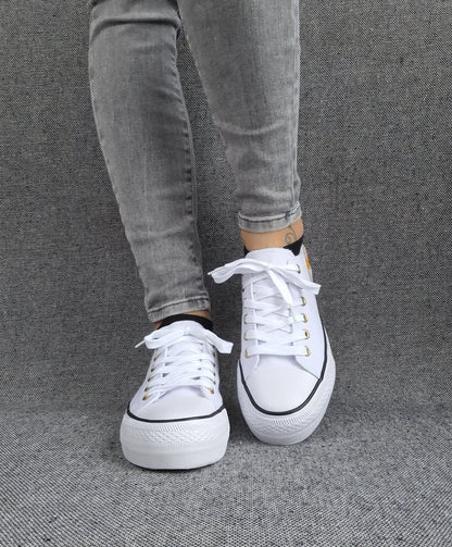 Chaussures baskets basses en toile blanche avec inscription “Amor” style converse Le Petit Placard