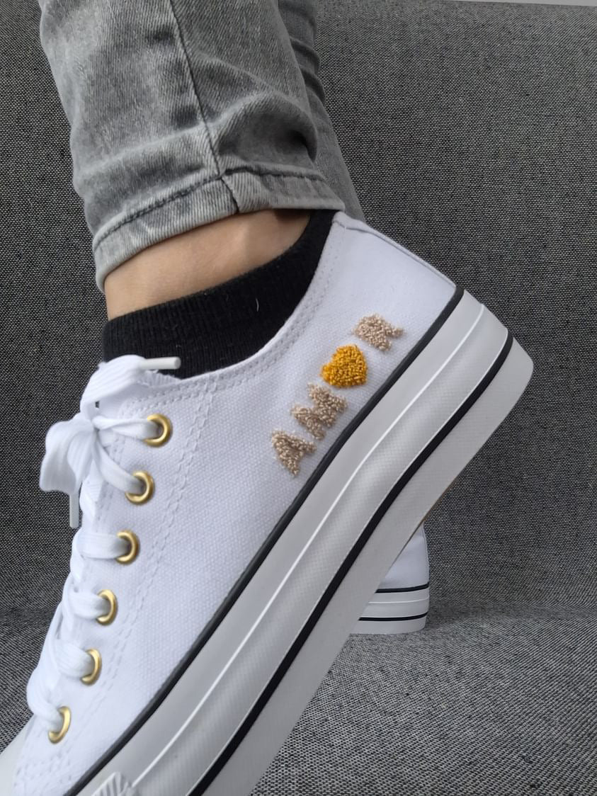 Chaussures baskets basses en toile blanche avec inscription “Amor” style converse Le Petit Placard