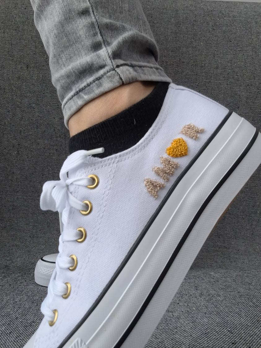 Chaussures baskets basses en toile blanche avec inscription “Amor” style converse Le Petit Placard