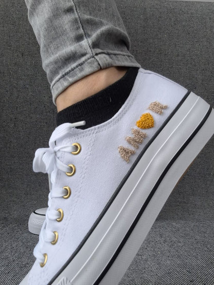 Chaussures baskets basses en toile blanche avec inscription “Amor” style converse Le Petit Placard