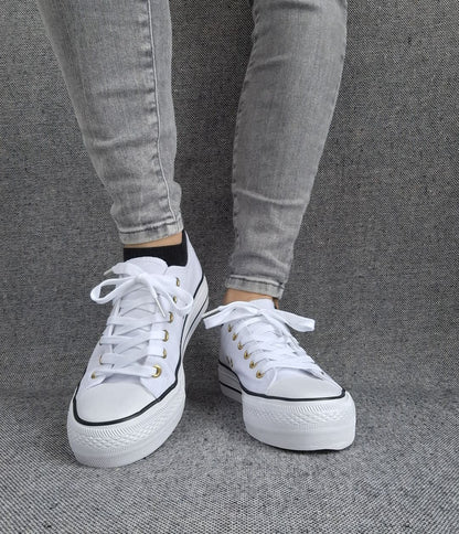 Chaussures baskets basses en toile blanche avec inscription “Amor” style converse Le Petit Placard