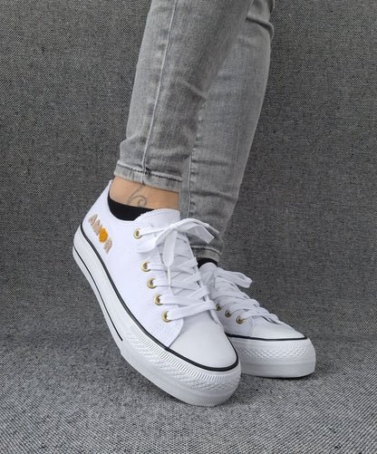 Chaussures baskets basses en toile blanche avec inscription “Amor” style converse Le Petit Placard