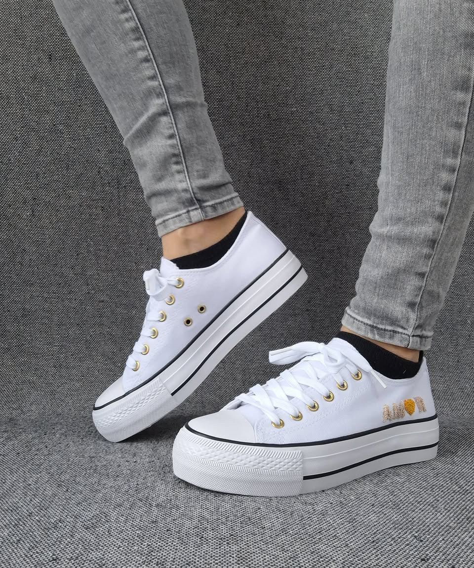 Chaussures baskets basses en toile blanche avec inscription “Amor” style converse Le Petit Placard