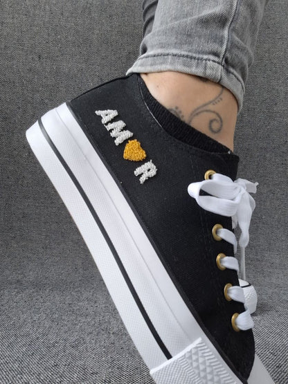 Chaussures baskets basses en toile noir avec inscription “Amor” style converse Le Petit Placard