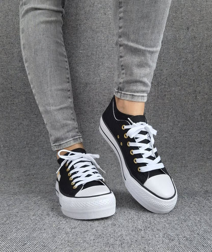 Chaussures baskets basses en toile noir avec inscription “Amor” style converse Le Petit Placard