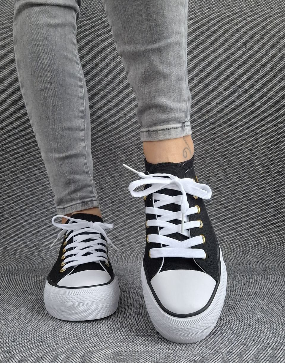 Chaussures baskets basses en toile noir avec inscription “Amor” style converse Le Petit Placard