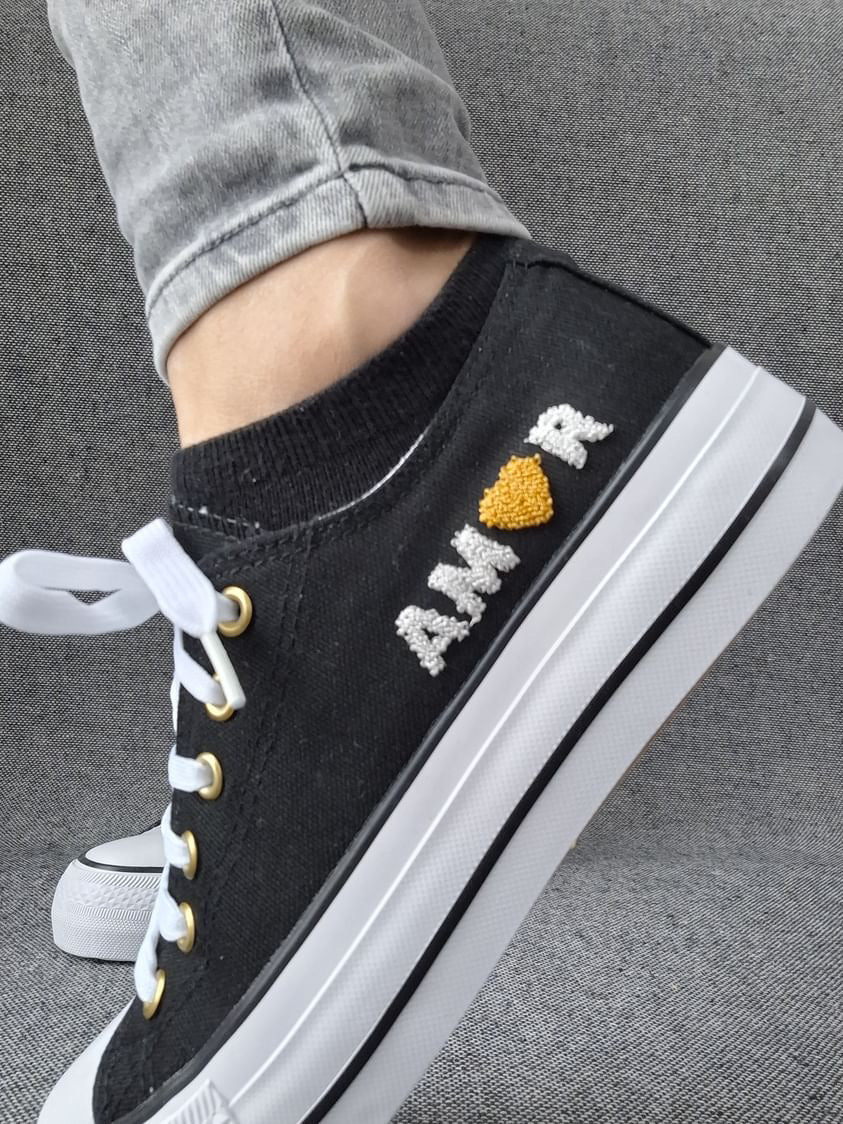 Chaussures baskets basses en toile noir avec inscription “Amor” style converse Le Petit Placard