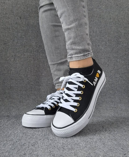 Chaussures baskets basses en toile noir avec inscription “Amor” style converse Le Petit Placard