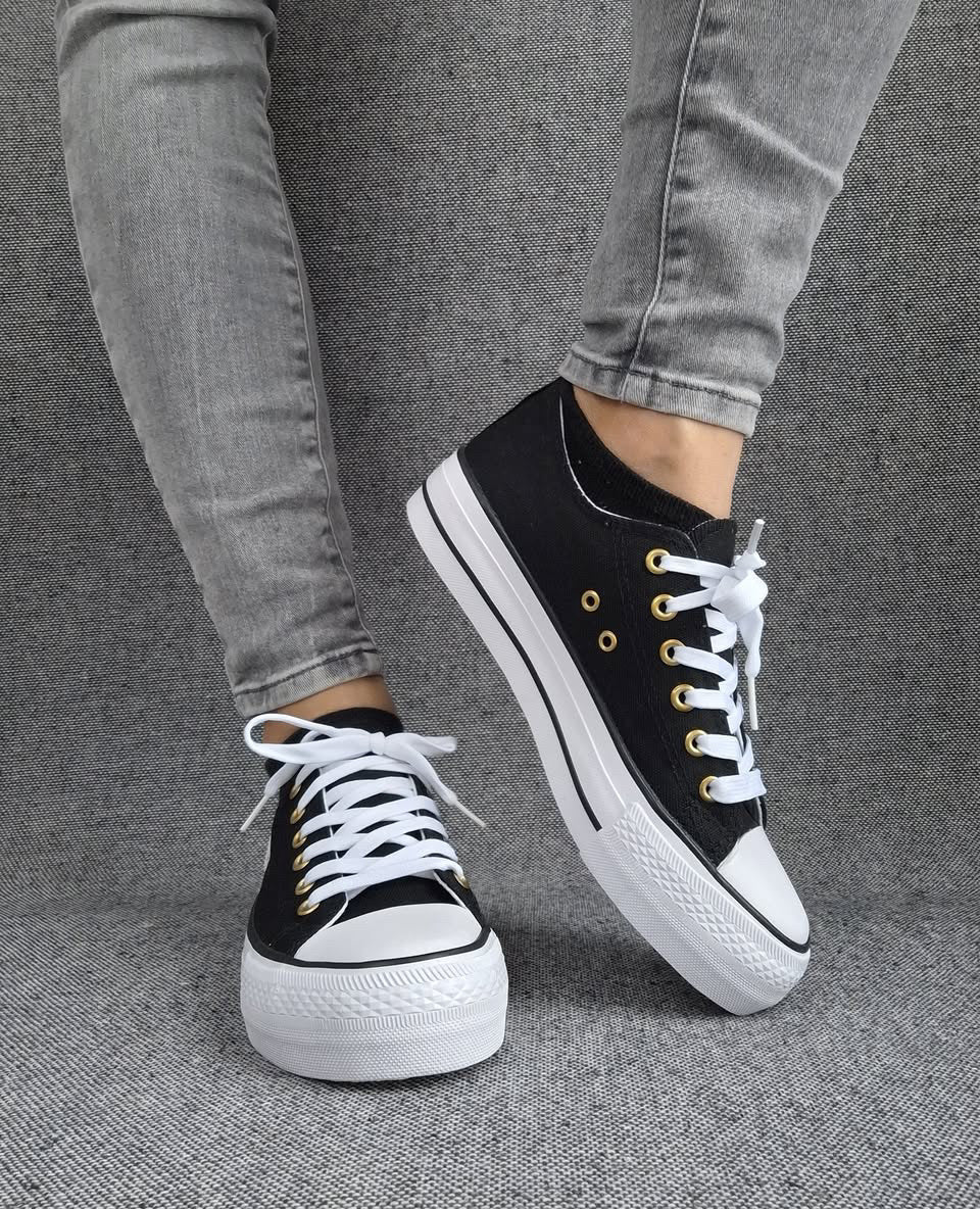 Chaussures baskets basses en toile noir avec inscription “Amor” style converse Le Petit Placard