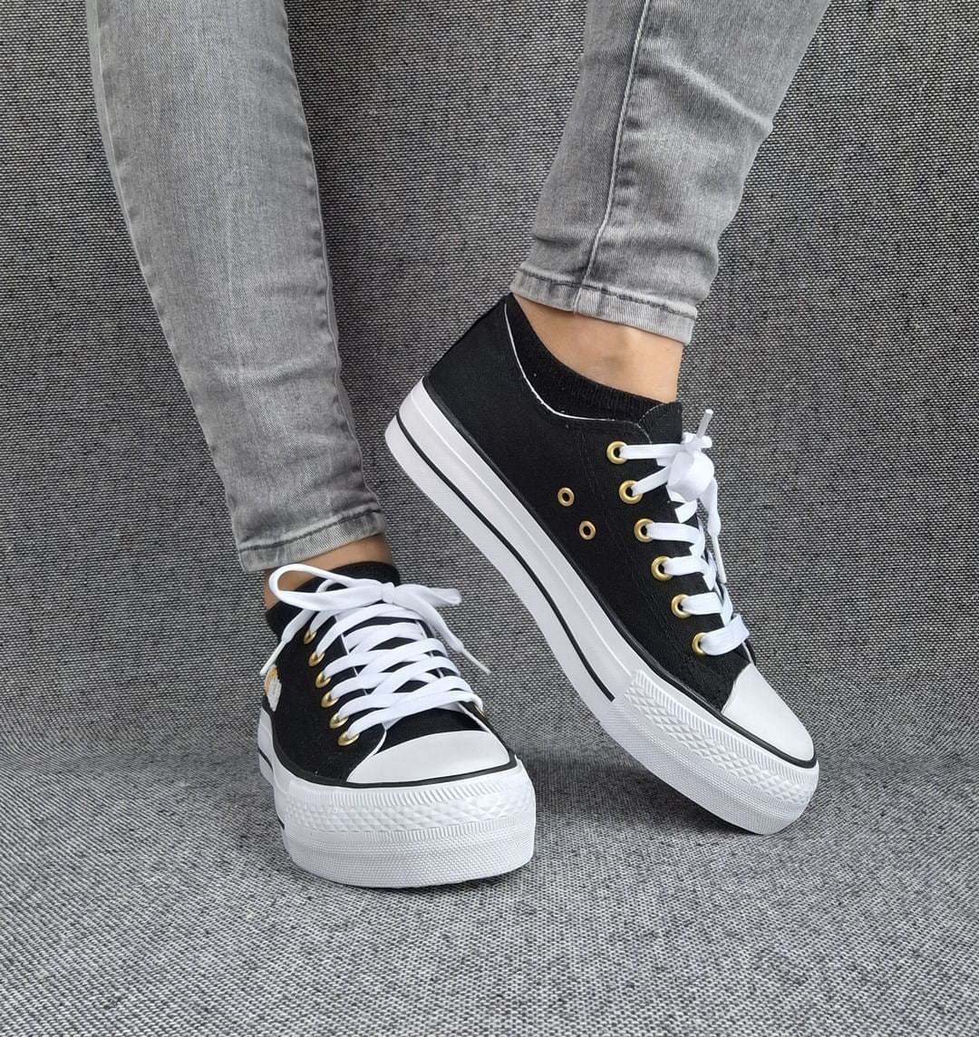 Chaussures baskets basses en toile noir avec inscription “Amor” style converse Le Petit Placard