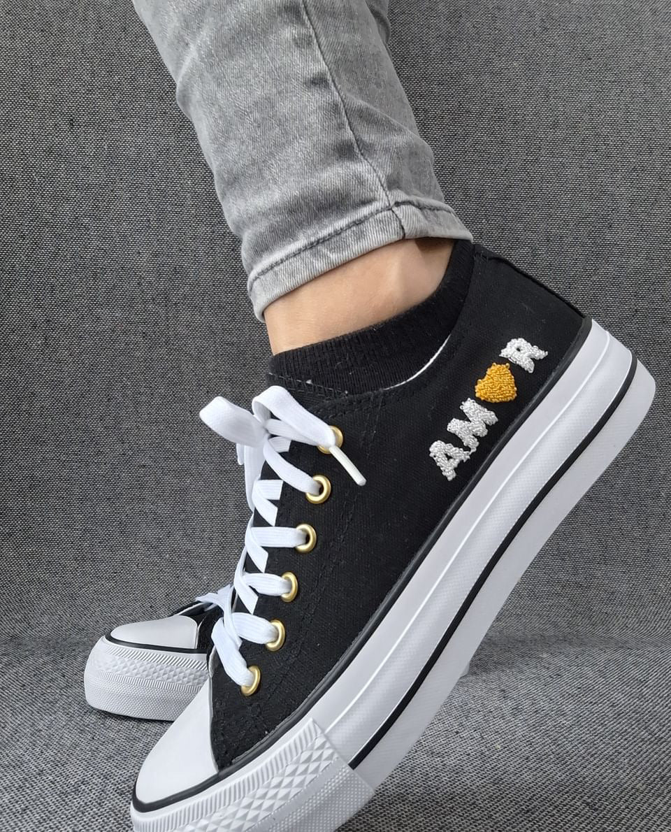 Chaussures baskets basses en toile noir avec inscription “Amor” style converse Le Petit Placard