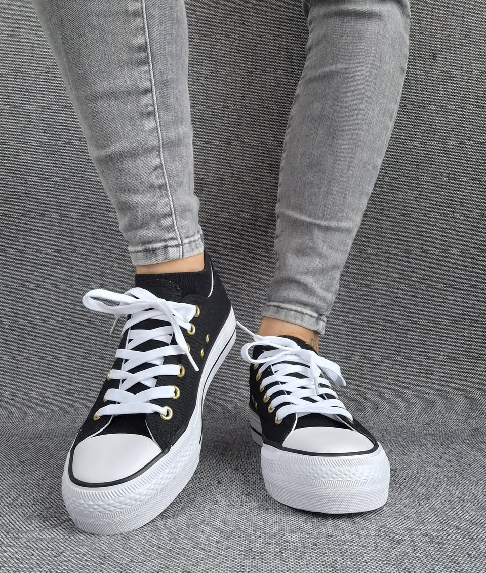 Chaussures baskets basses en toile noir avec inscription “Amor” style converse Le Petit Placard