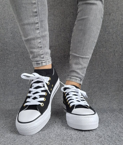Chaussures baskets basses en toile noir avec inscription “Amor” style converse Le Petit Placard