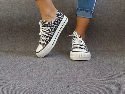 Baskets basses motifs liberty fleurs noires en tissu type converse - Le Petit Placard