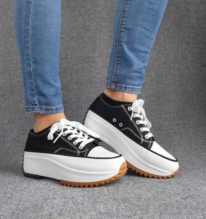 Chaussures baskets basses plate-forme toile couleur Noir et blanc Le Petit Placard