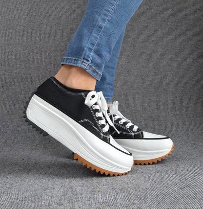 Chaussures baskets basses plate-forme toile couleur Noir et blanc Le Petit Placard