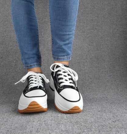 Chaussures baskets basses plate-forme toile couleur Noir et blanc Le Petit Placard