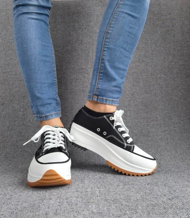 Chaussures baskets basses plate-forme toile couleur Noir et blanc Le Petit Placard