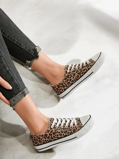 Chaussures baskets basses tissu léopard style converse Le Petit Placard