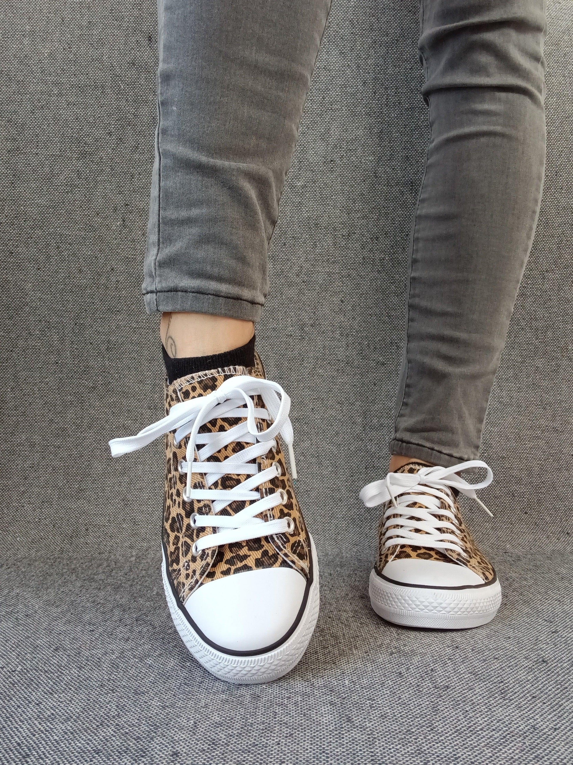 Chaussures baskets basses tissu léopard style converse Le Petit Placard