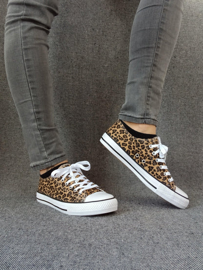 Chaussures baskets basses tissu léopard style converse Le Petit Placard