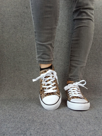 Chaussures baskets basses tissu léopard style converse Le Petit Placard