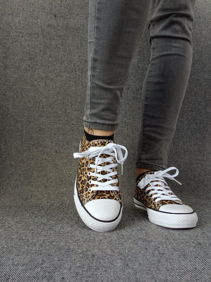 Chaussures baskets basses tissu léopard style converse Le Petit Placard