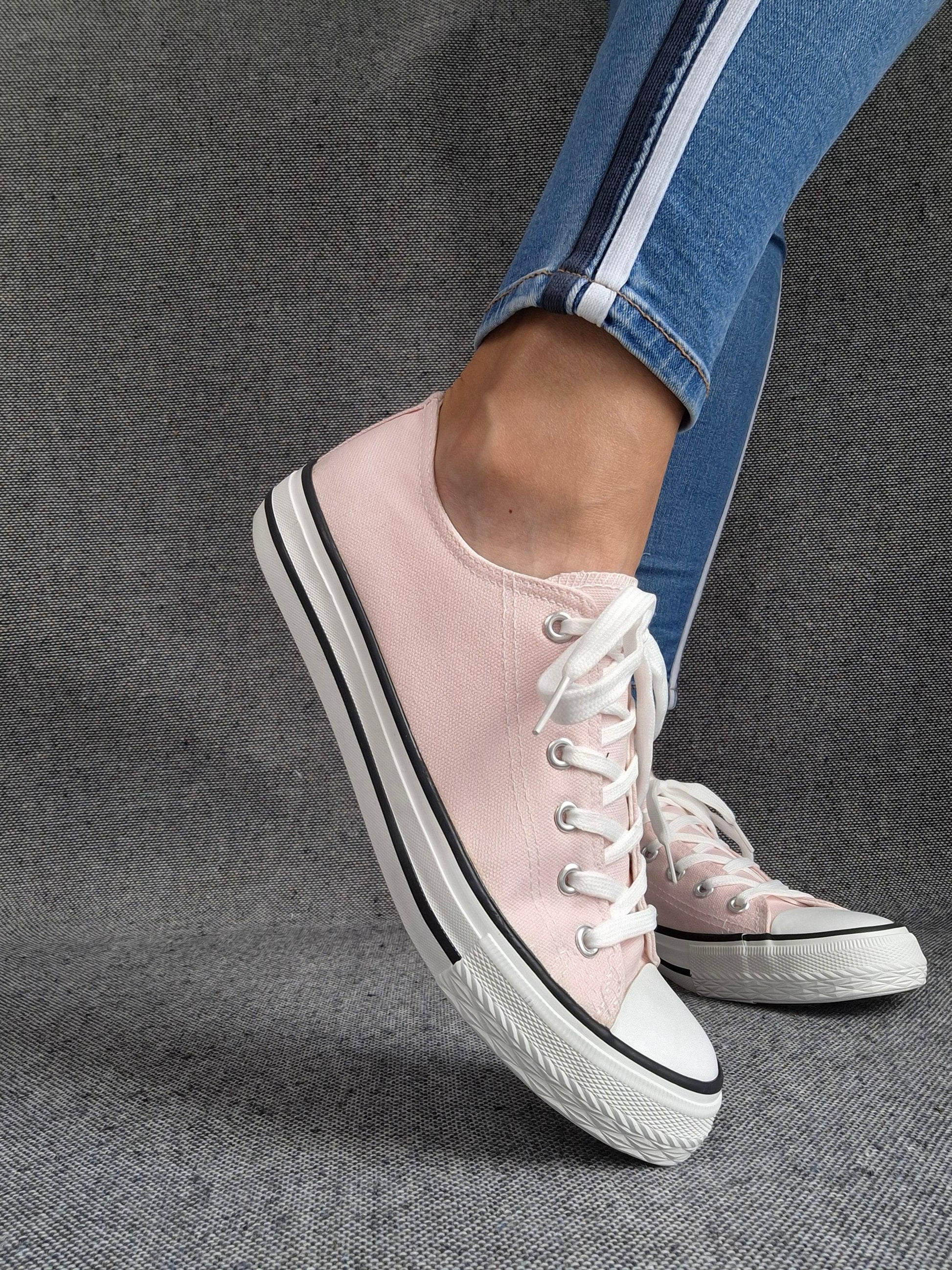 Chaussures baskets basses tissu toile rose pale style converse Le Petit Placard
