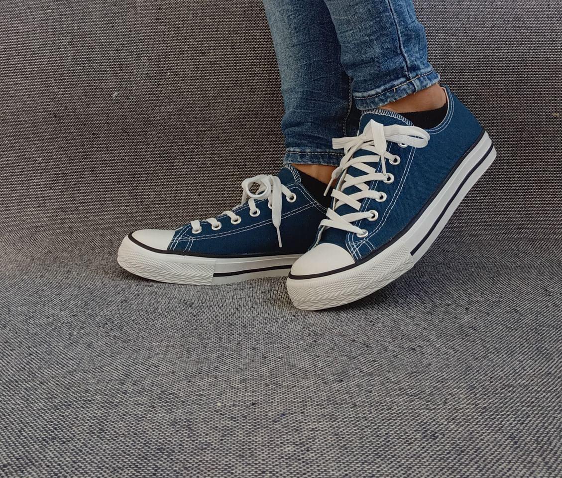 Chaussures baskets basses toile bleu pétrole style converse Le Petit Placard