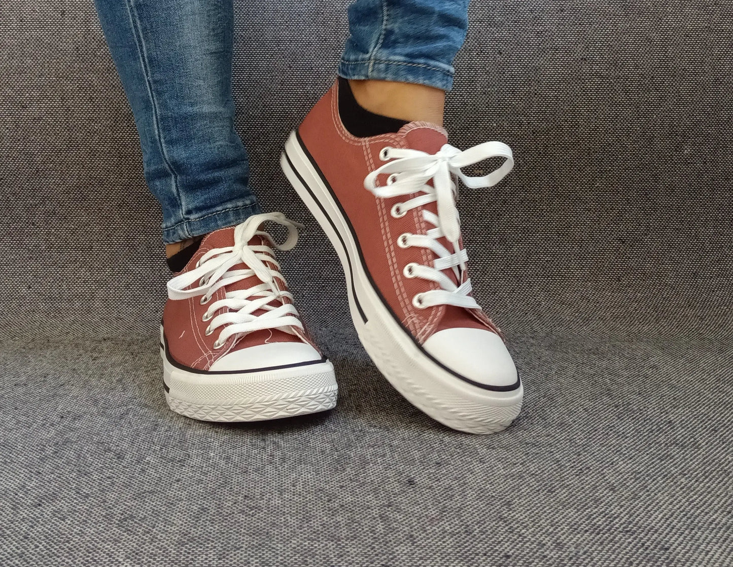 Chaussures baskets basses toile marron chocolat style Converse Le Petit Placard