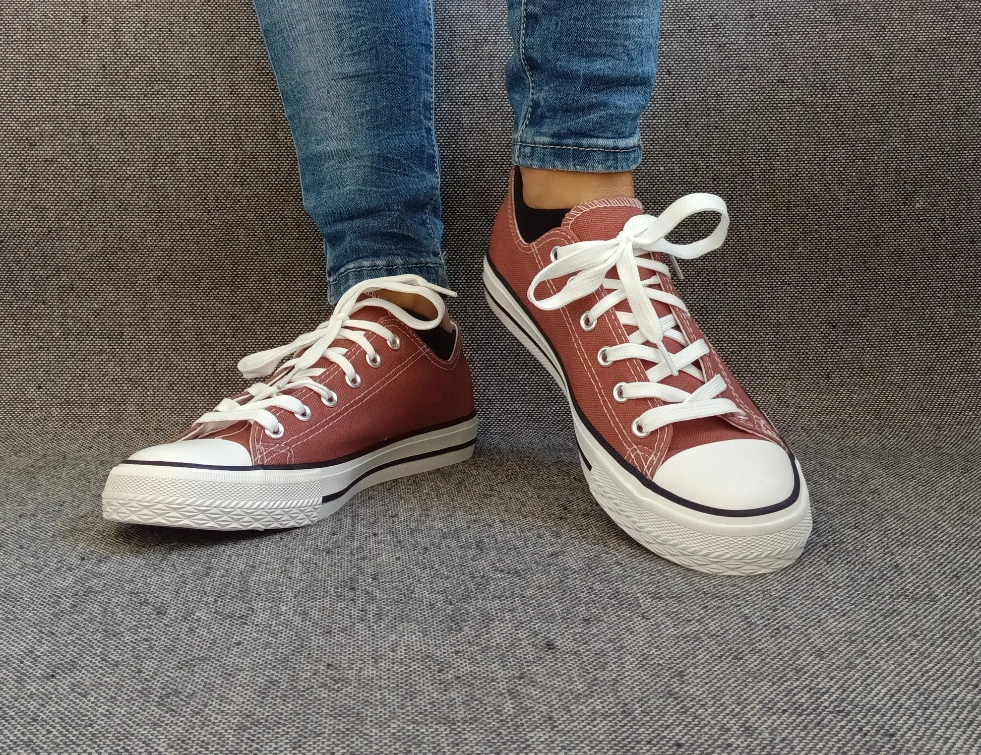 Chaussures baskets basses toile marron chocolat style Converse Le Petit Placard