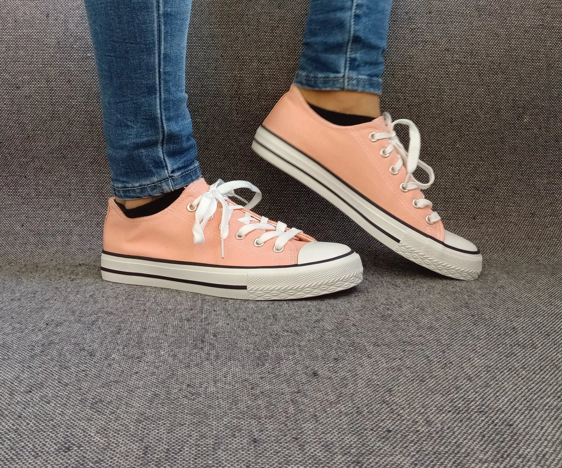 Chaussures baskets basses toile rose saumon style converse Le Petit Placard