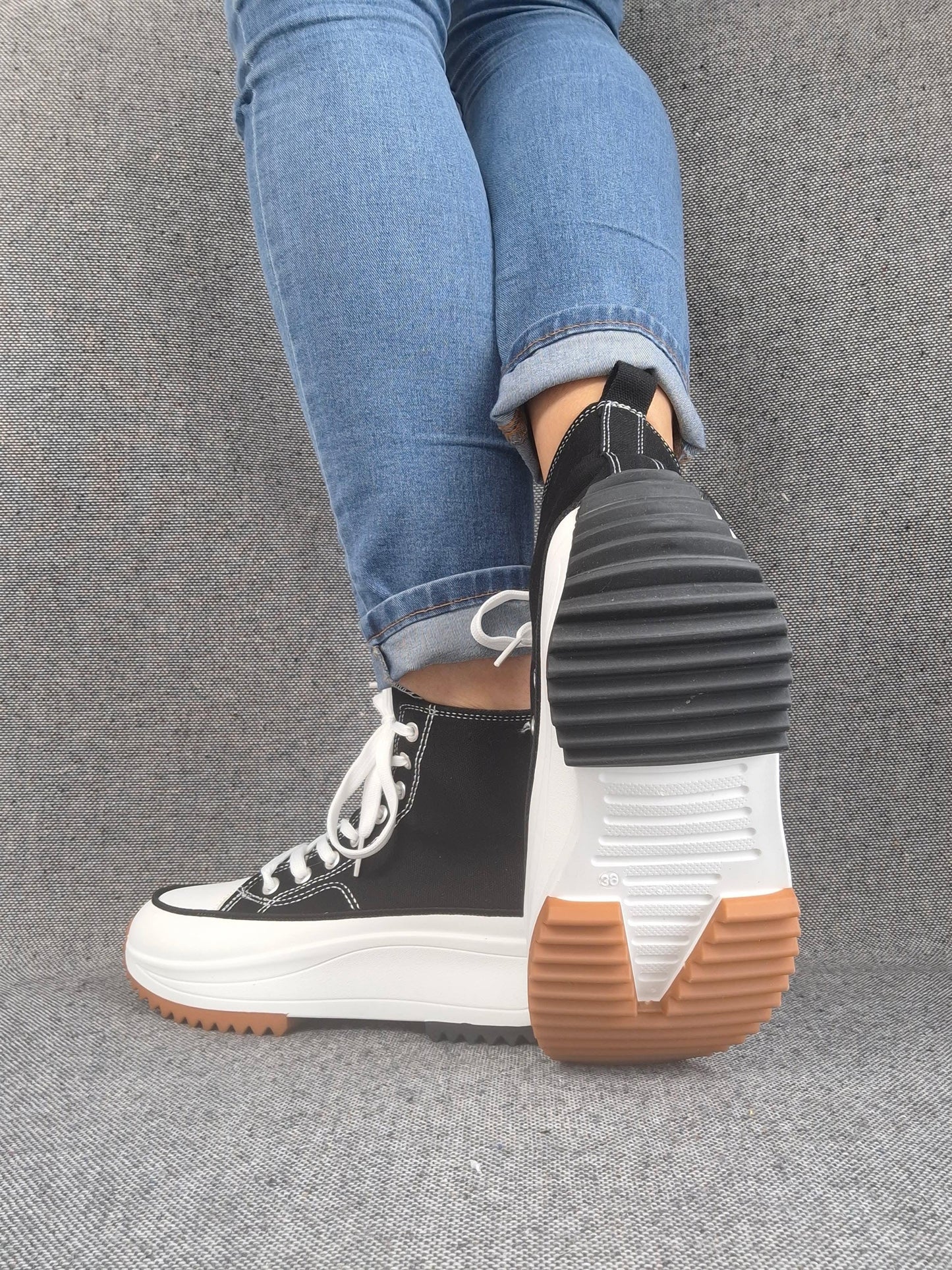 Chaussures baskets haute plate-forme toile couleur Noir et blanc Le Petit Placard