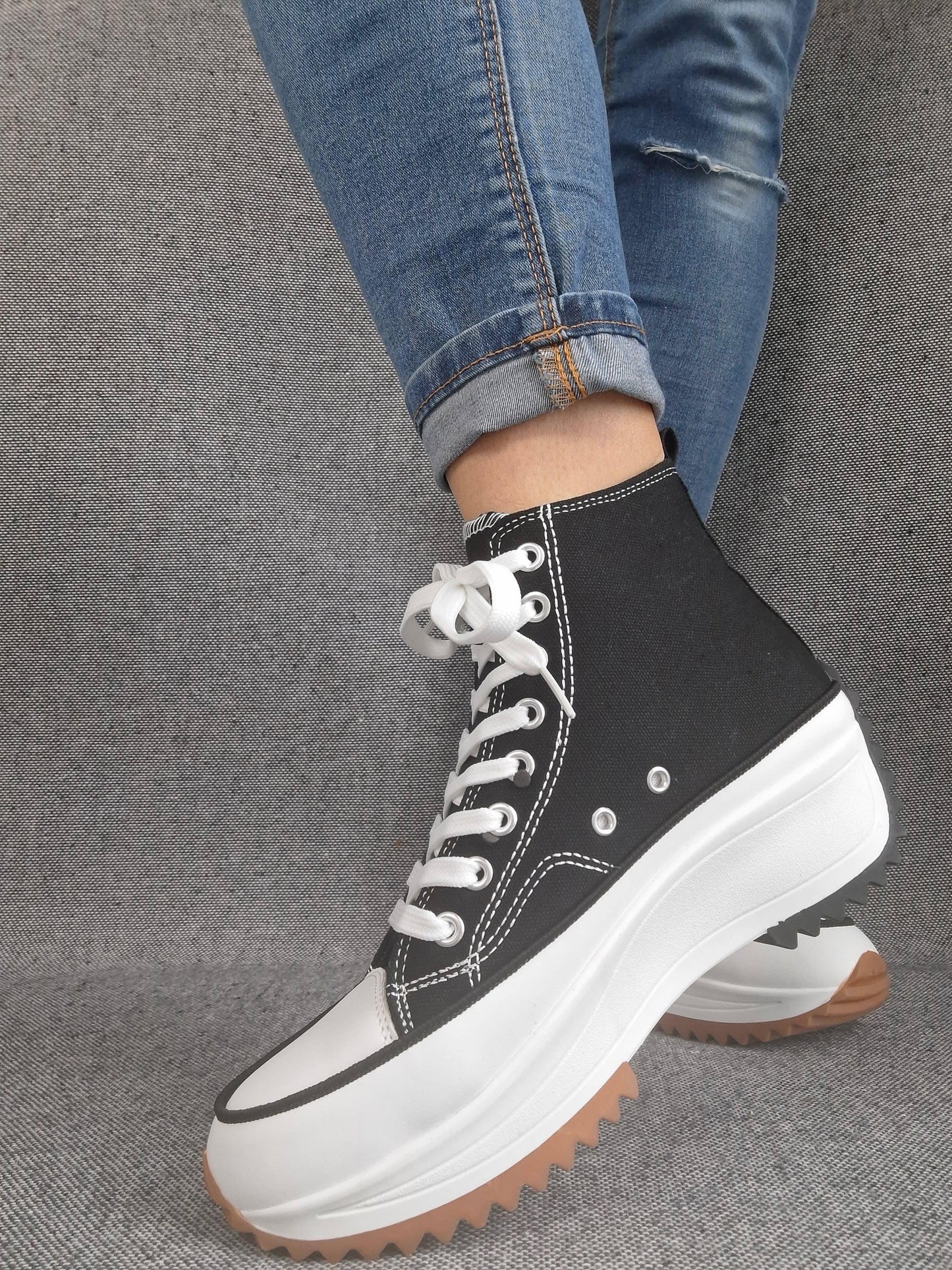 Chaussures baskets haute plate-forme toile couleur Noir et blanc Le Petit Placard